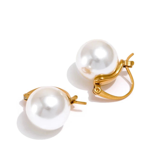 The Classic Mini Hoop Pearl Earrings combine timeless elegance with modern sophistication. Crafted from hypoallergenic stainless steel and plated with 18k gold, these mini hoops feature lustrous simulated pearls, offering a versatile and refined look for any occasion.