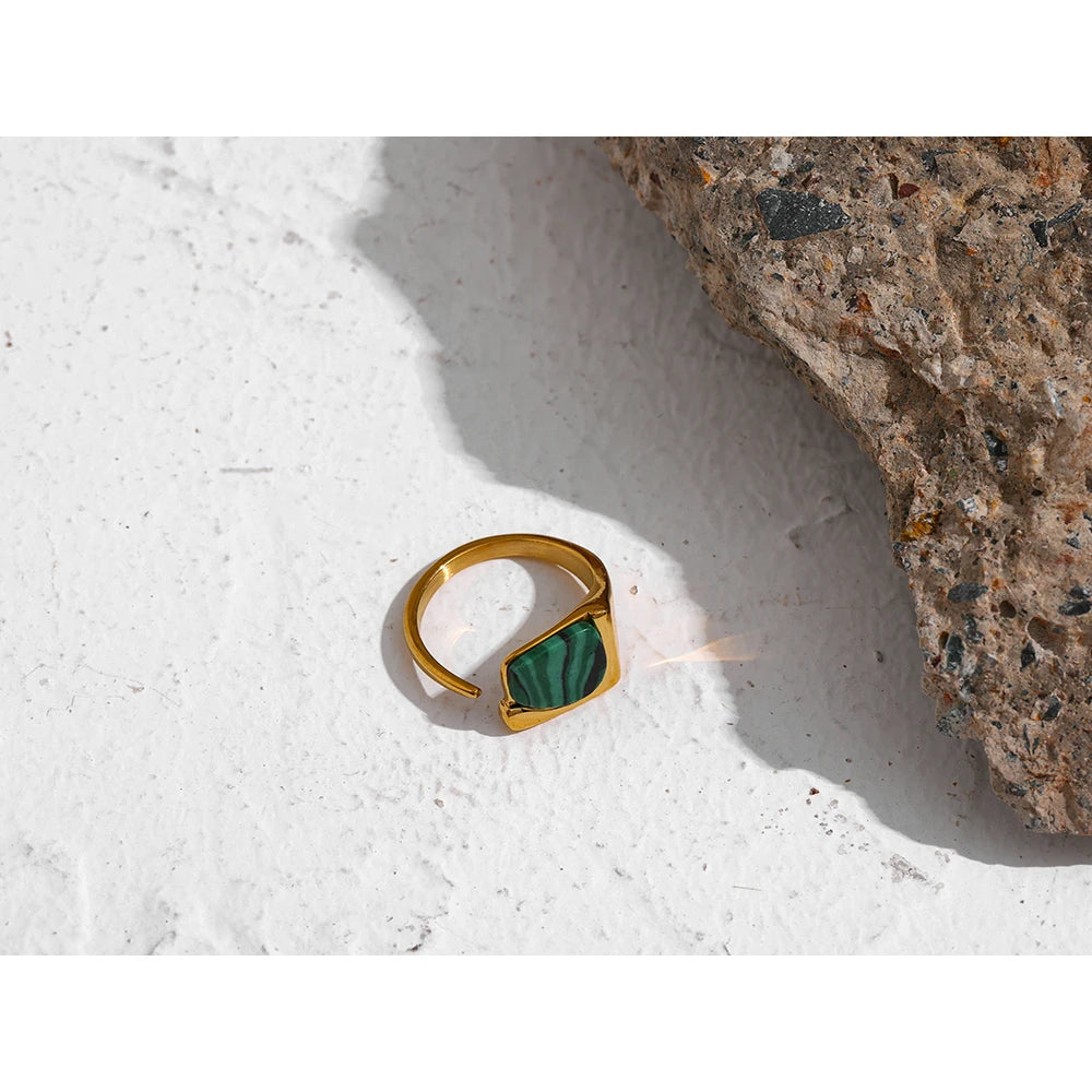 Discover the allure of our Vintage Verdant Ring. With its open design, this ring ensures a comfortable fit while exuding the charm of the past.