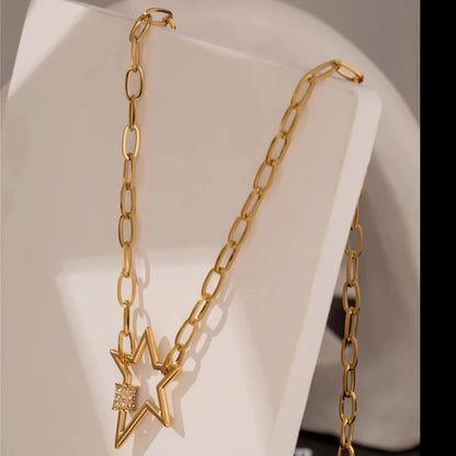 Detailed view of the Star Locked Necklace with Encrusted Zirconias, showcasing the celestial design and the elegant gold finish, crafted for long-lasting comfort and versatile style