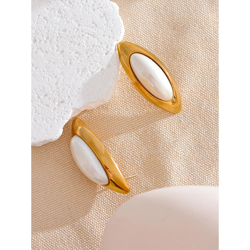 Discover elegance with our "Oval Simulated Pearl" earrings. Crafted from hypoallergenic stainless steel and plated with durable 18k gold, they feature simulated pearls in oval settings, adding a touch of sophistication to any look.