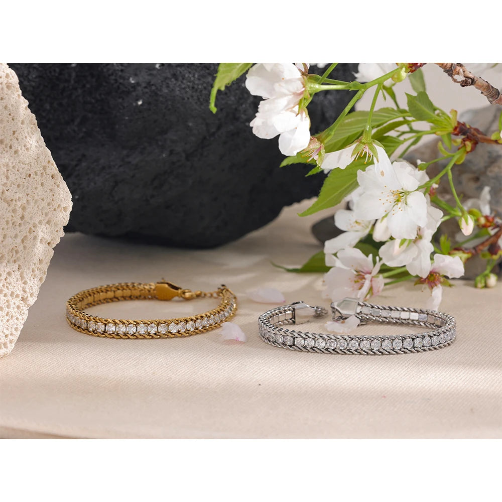 Full of Zirconias Bracelet, hypoallergenic stainless steel, 18k gold-plated, fully encrusted with zirconia stones for a continuous sparkle effect, perfect for those seeking a dazzling and sustainable piece for their wardrobe.