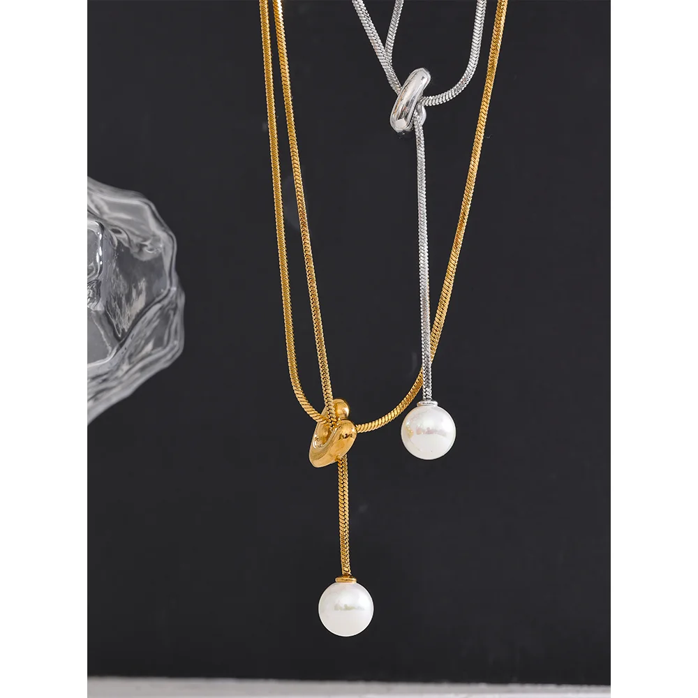 Heart Pendant Necklace with Pendulum Pearl