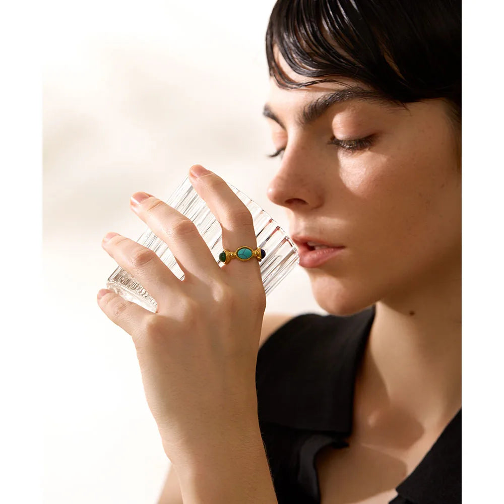 A model showcasing the Colorful Stone Vintage Ring, highlighting its vintage charm and vibrant natural stones.