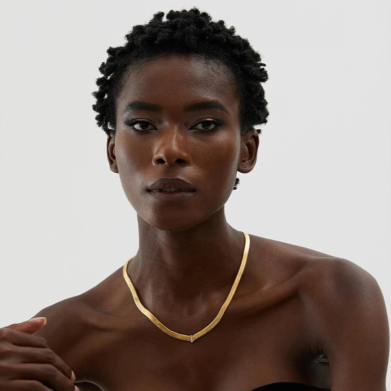 Model wearing the Basic Cuban Necklace, highlighting its timeless and sophisticated design, crafted from hypoallergenic stainless steel with 18k gold plating.