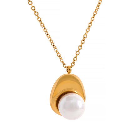 Big Shell Pearl Necklace, hypoallergenic stainless steel, 18k gold-plated, featuring a large lustrous pearl for natural elegance and sustainability.