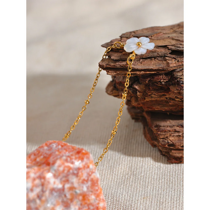 Exquisite Shell Flower Pendant Necklace