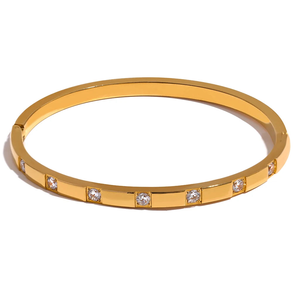 Elegant Row of Zirconia Bangle, hypoallergenic stainless steel, 18k gold-plated, adorned with a row of sparkling zirconia stones, perfect for those seeking an elegant and sustainable accessory for their wardrobe.