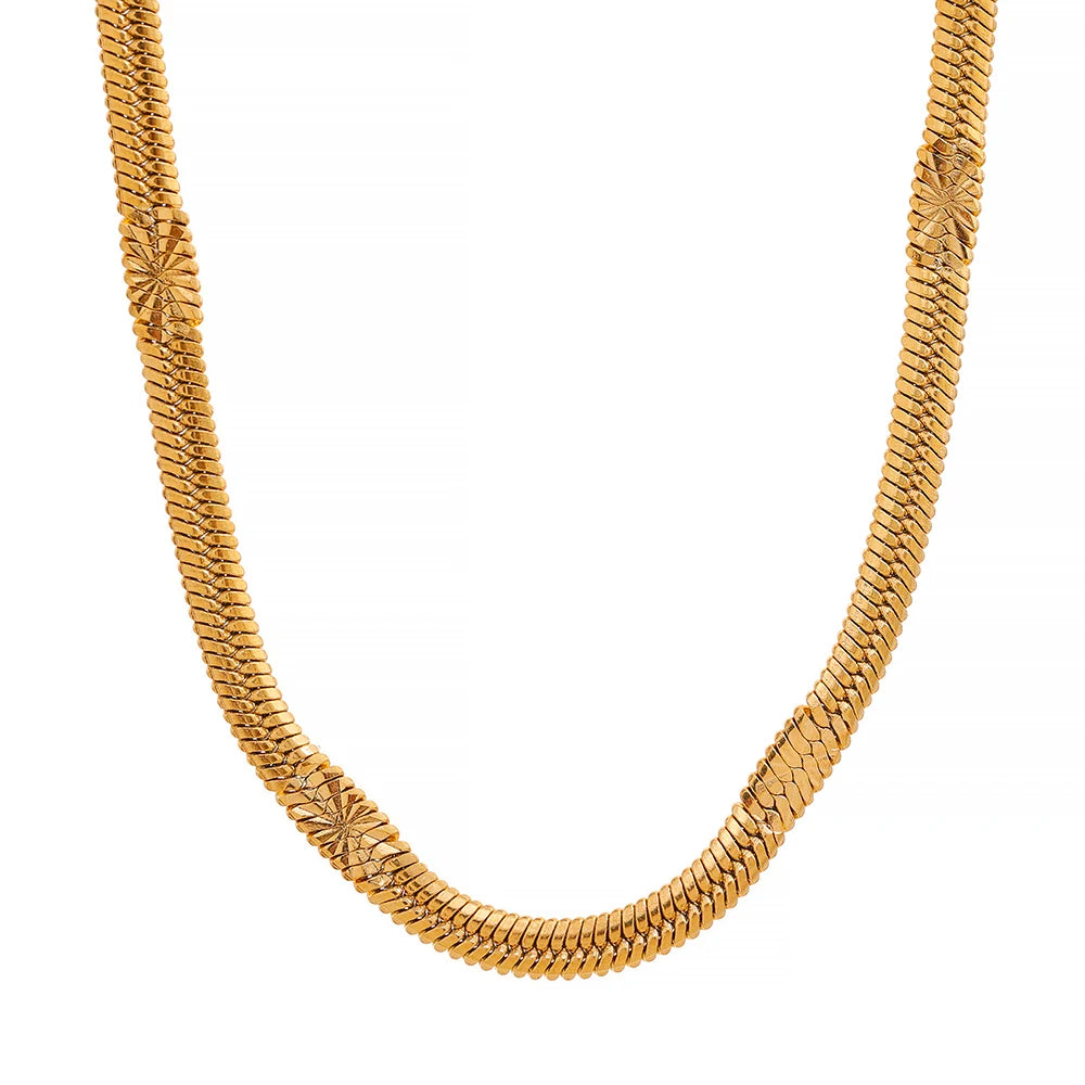 Elevate your style with our Elegant Snake Chain Jewelry Set. Crafted from hypoallergenic stainless steel and coated with 18k gold, this set blends boldness with sustainability. Perfect for any occasion.