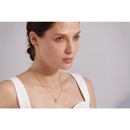 Zirconia Star Pearl Necklace, hypoallergenic stainless steel, 18k gold-plated, featuring a star adorned with zirconias and pearls for elegance and diamond-like sparkle, ideal for those seeking a unique and sustainable jewelry piece.