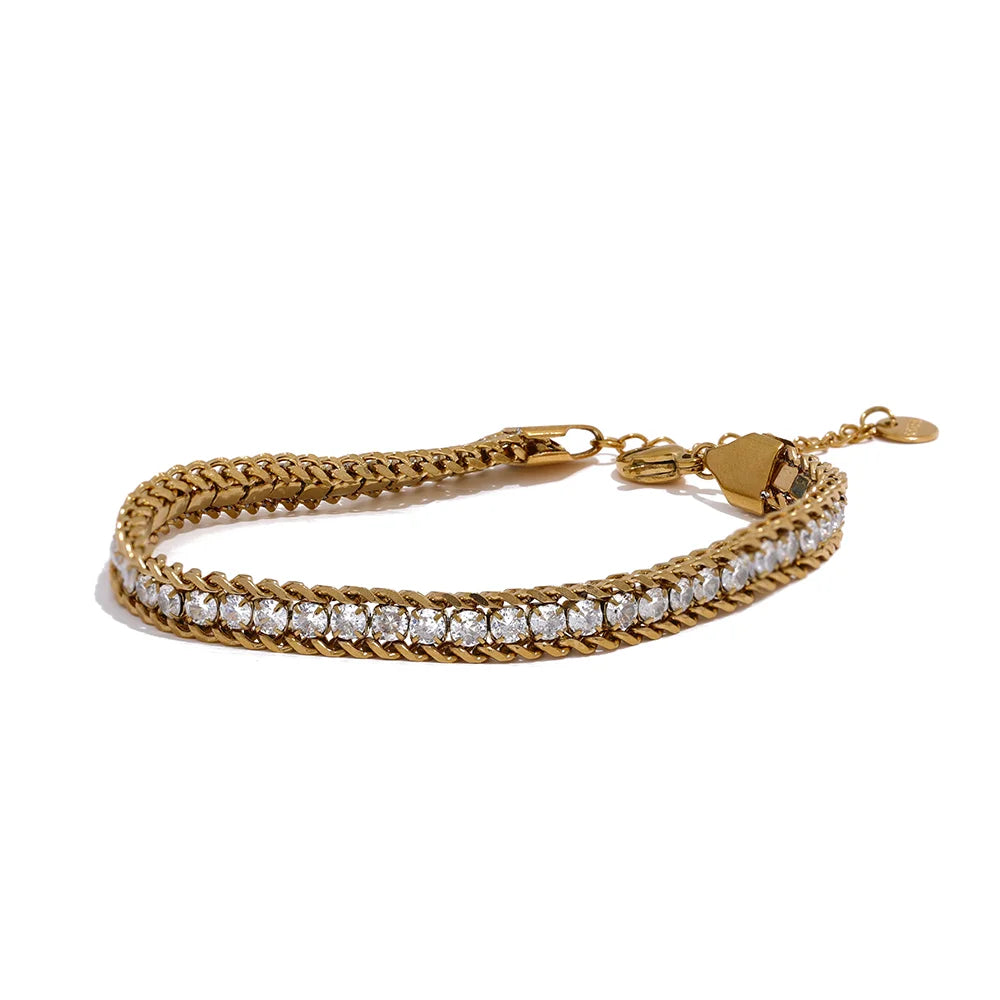 Full of Zirconias Bracelet, hypoallergenic stainless steel, 18k gold-plated, fully encrusted with zirconia stones for a continuous sparkle effect, perfect for those seeking a dazzling and sustainable piece for their wardrobe.